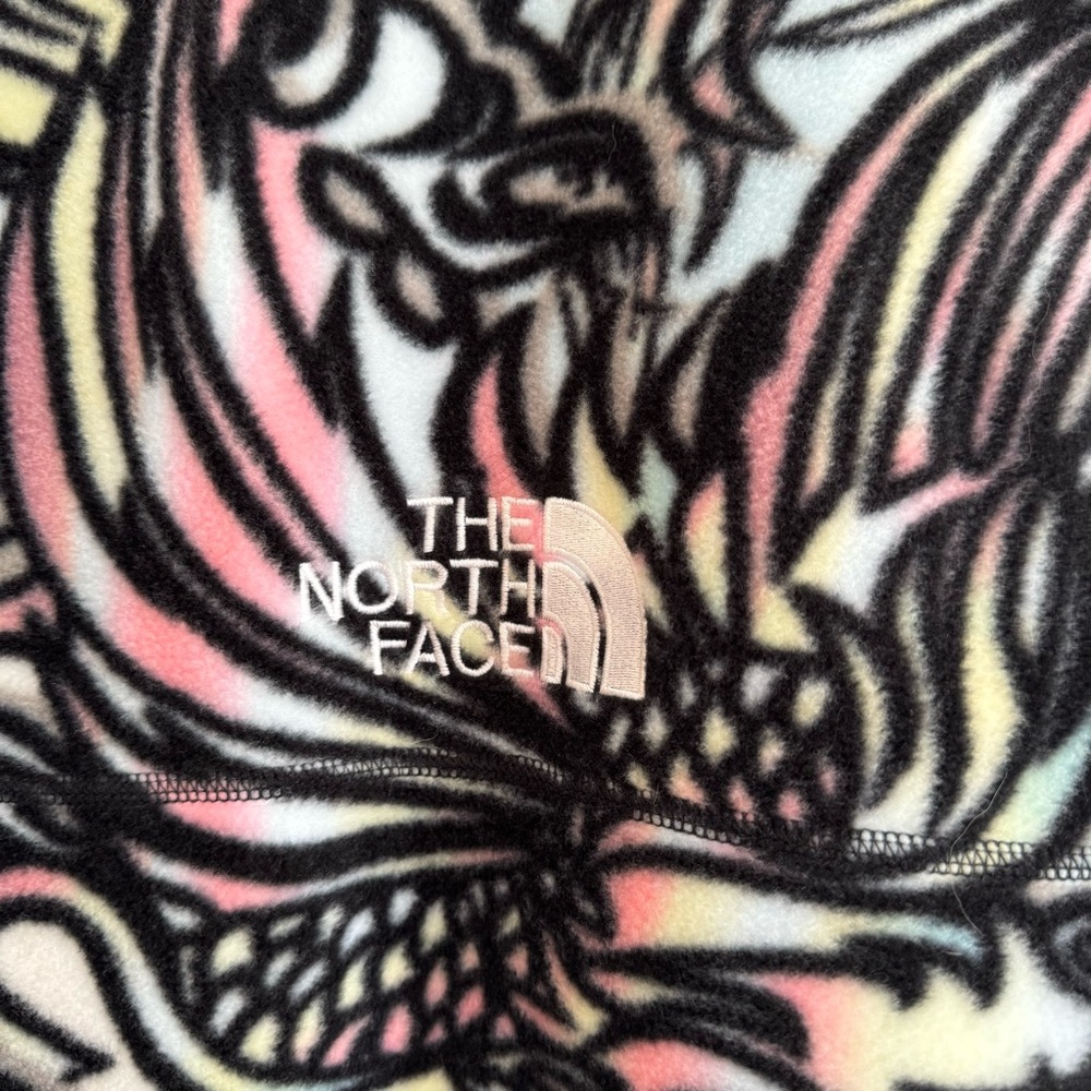 Supreme x The North Face Steep Tech Fleece Pullover
Multicolor Dragon - Picture 7 of 11